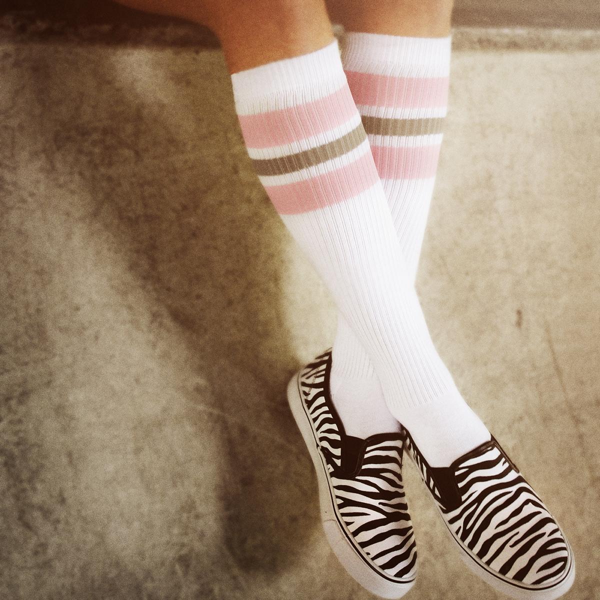 So76 the light pink Greys on white Skater-Socks Hi